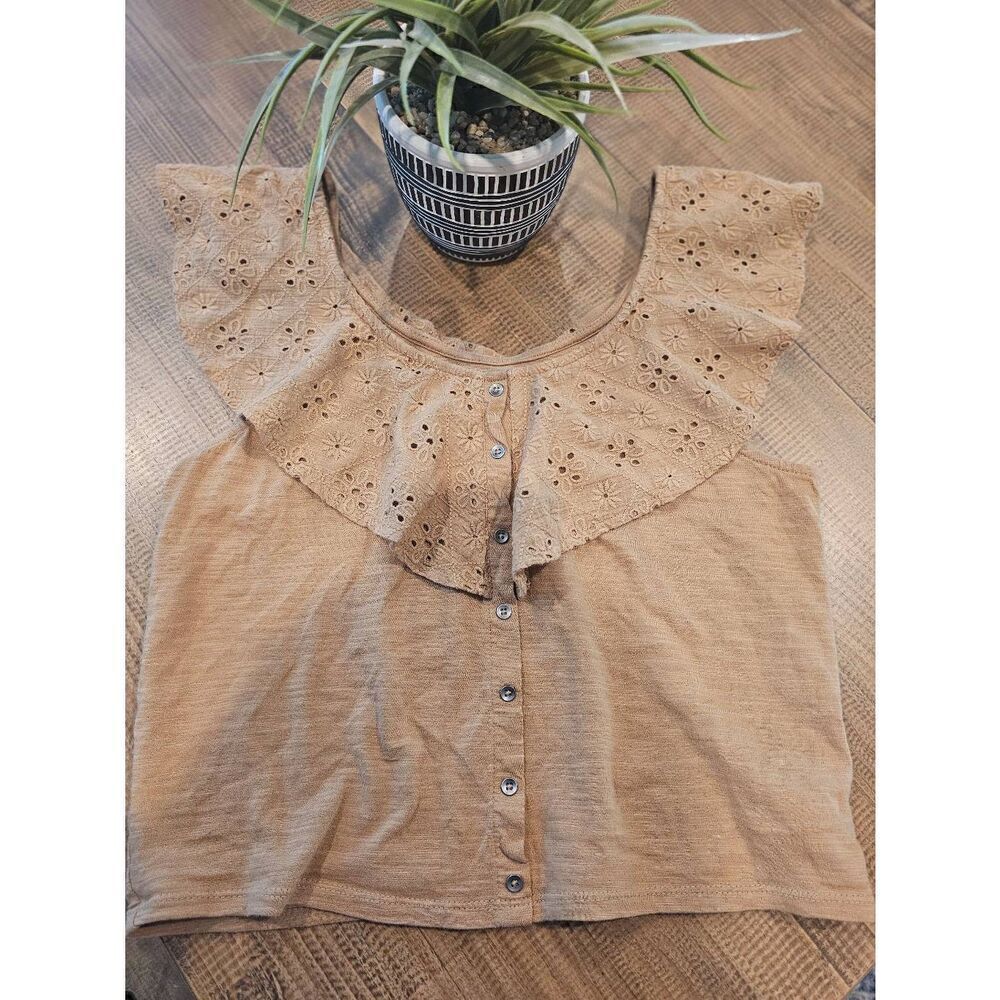 American eagle tan ruffled top. 100% cotton